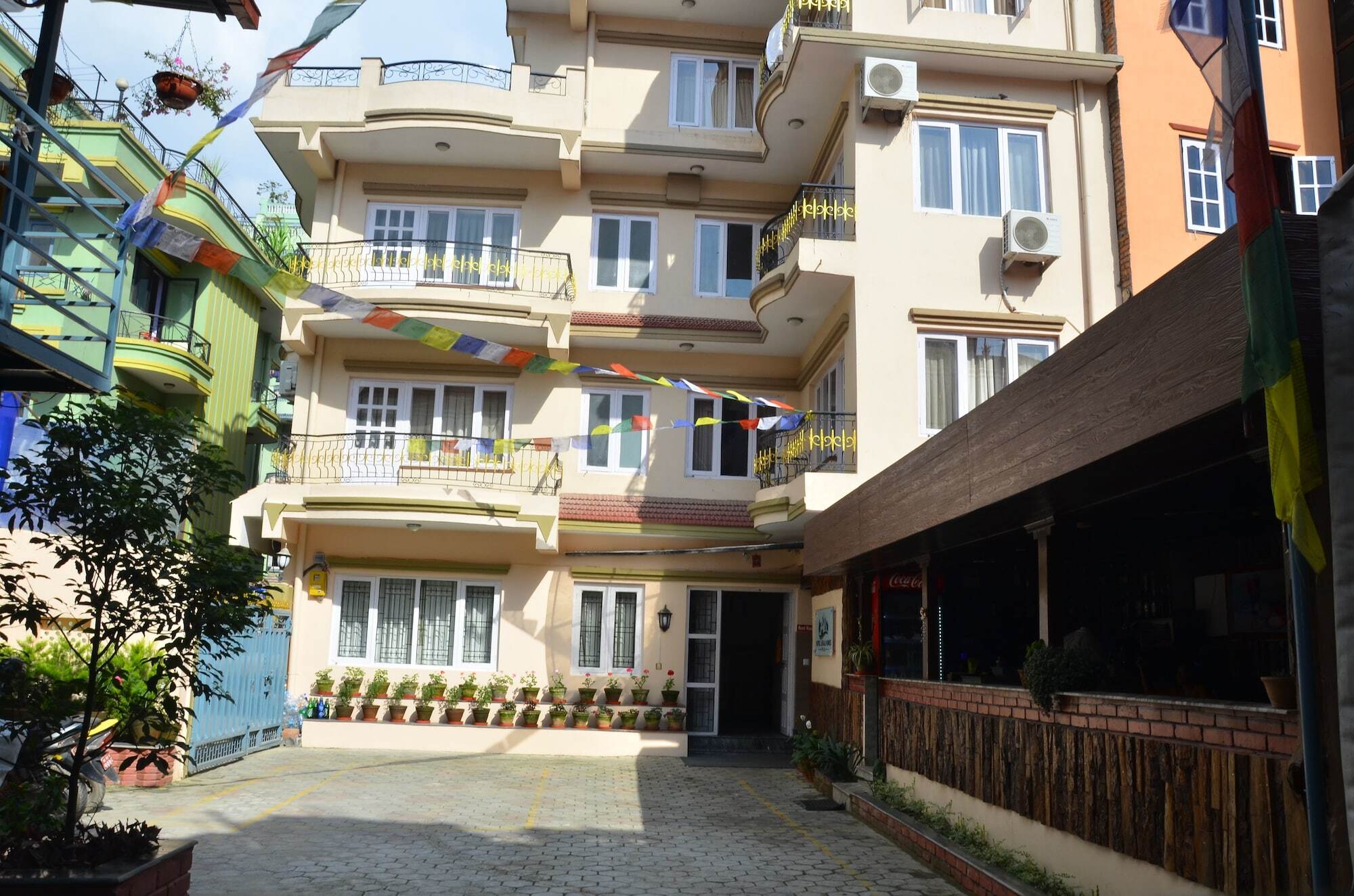Oyo 720 Lekali Homes And Restaurant カトマンズ エクステリア 写真