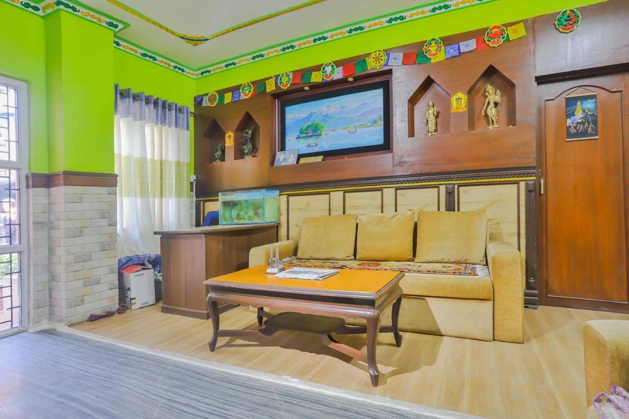 Oyo 720 Lekali Homes And Restaurant カトマンズ エクステリア 写真