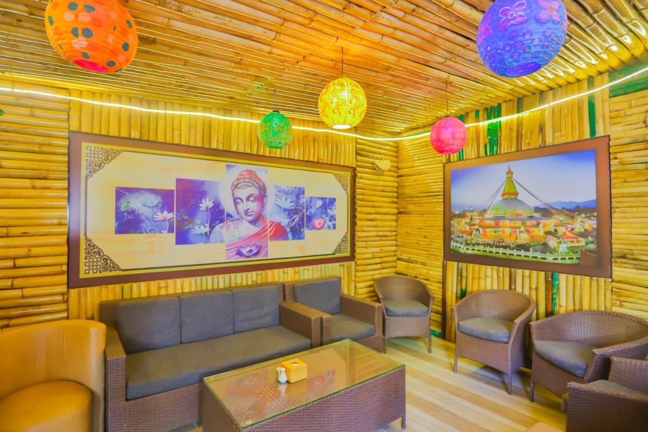 Oyo 720 Lekali Homes And Restaurant カトマンズ エクステリア 写真