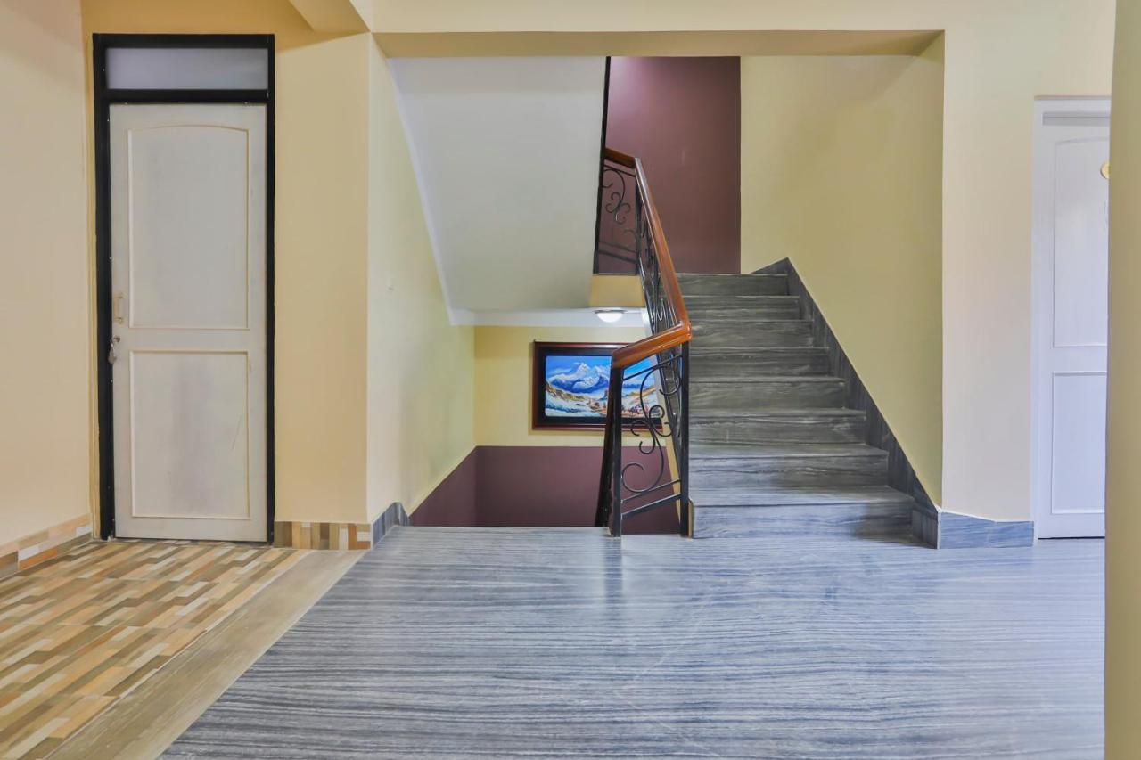 Oyo 720 Lekali Homes And Restaurant カトマンズ エクステリア 写真